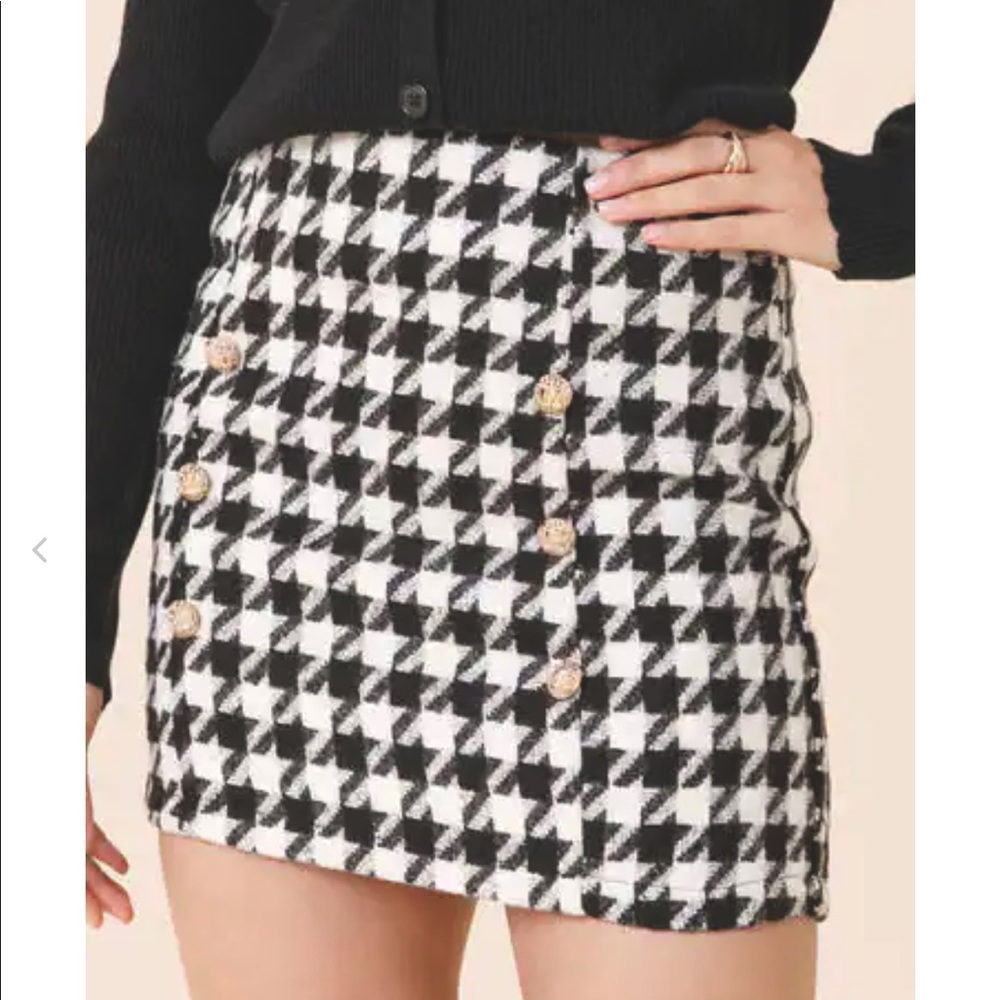 NWOT FRANCESCA’S Button Detailed Mini Skirt